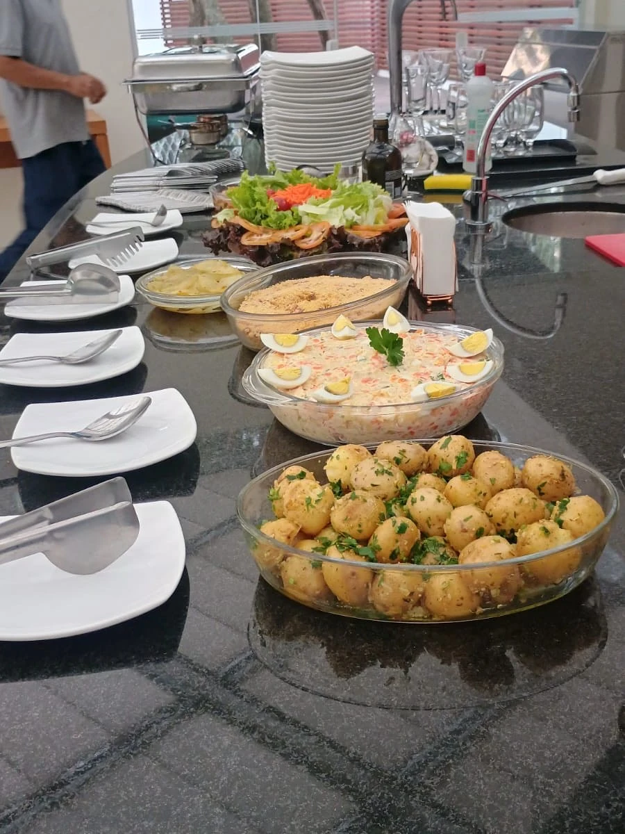 Mesa montada para o evento